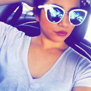 Meet your Posher, Eva